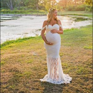 GORGEOUS LACE OVERLAY maternity photo gown